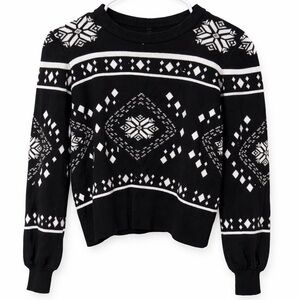 Elegant Small Cropped Black and White Women's Crew Neck Sweater